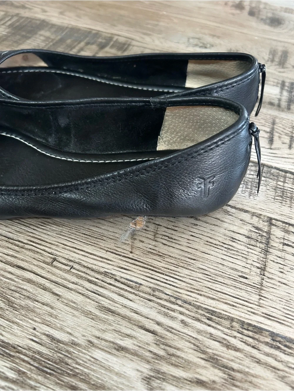 Frye Black Pointed Toe Leather Ballet Flats 9 great condition